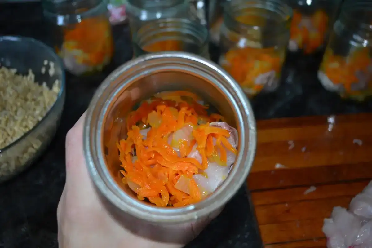 Домашня консервована каша з м'ясом "Баночки-виручалочки" на зиму