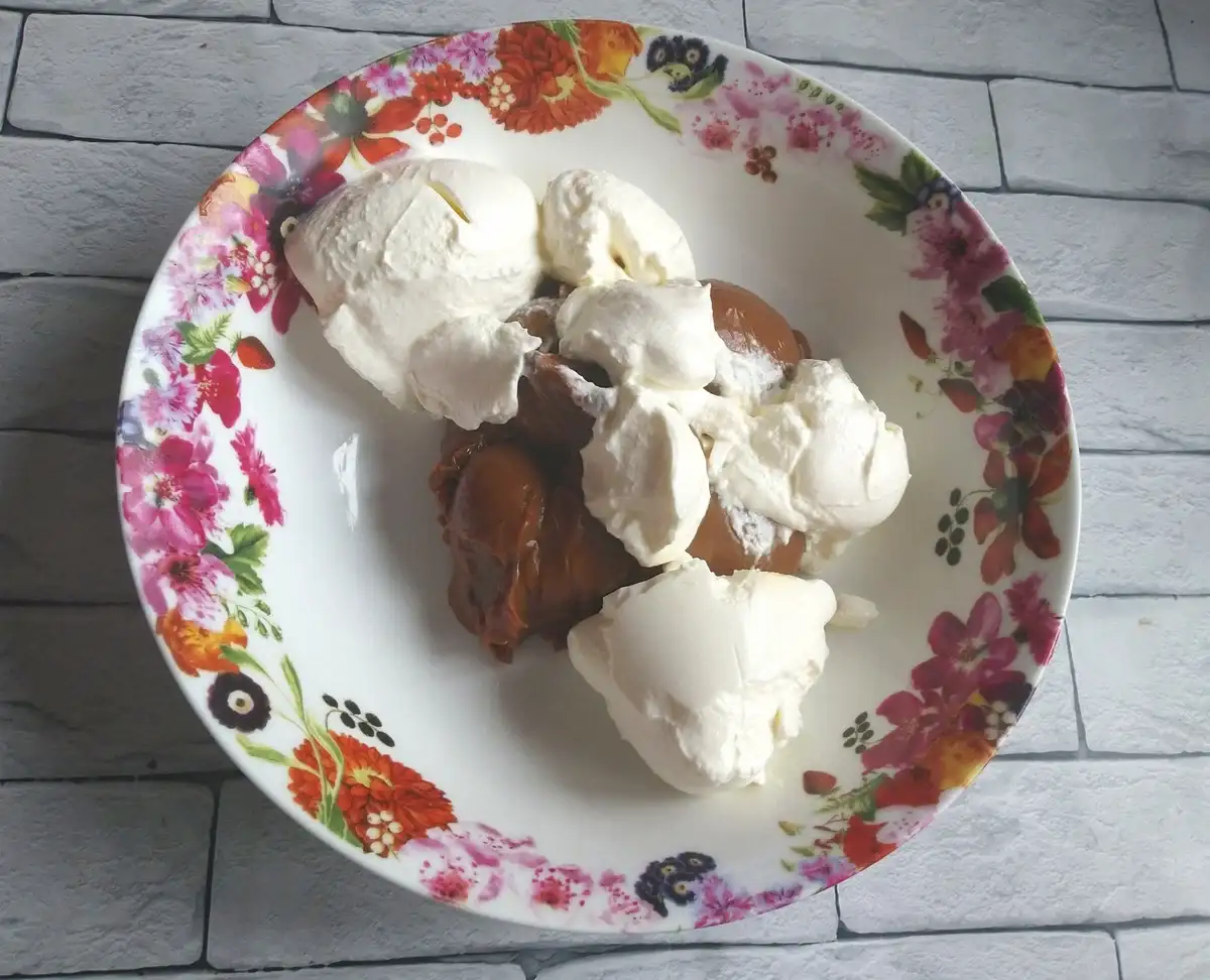 Торт "Три склянки": простий, ходовий рецепт до чаю. Без ваги, міксера, і просочення