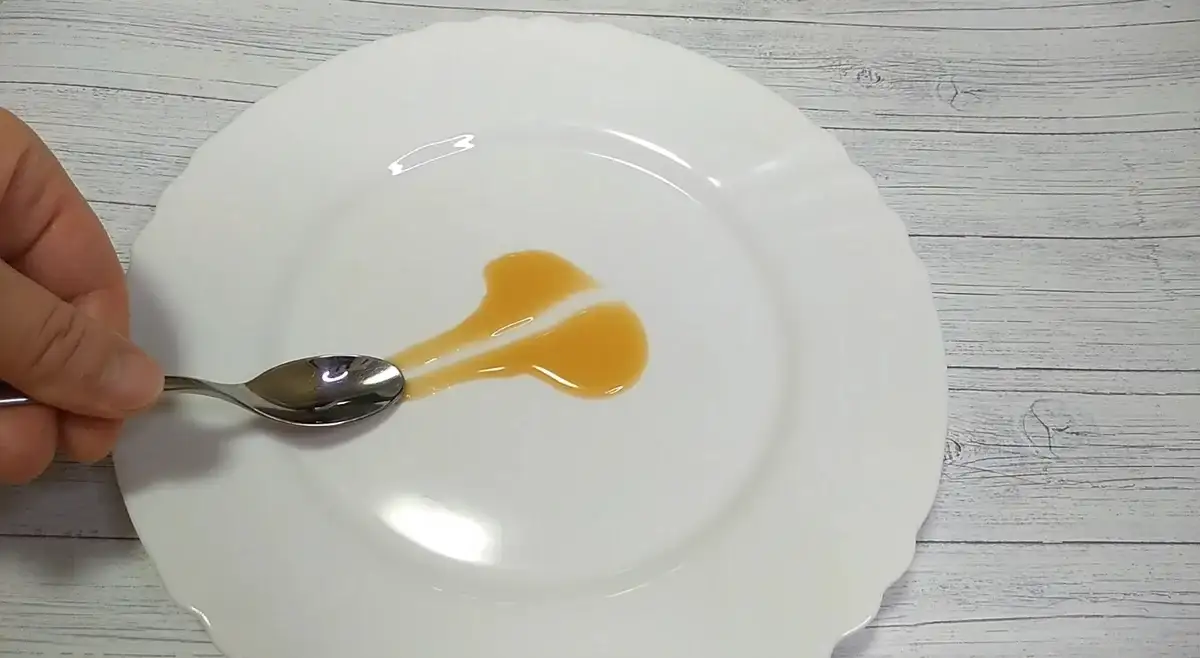 Варене згущене молоко в домашніх умовах: рецепт з 3 інгредієнтів