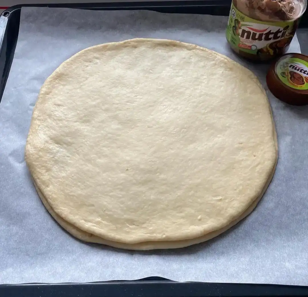 Шоколадний пиріг у формі квітки із здобного тіста - просто пальчики оближеш