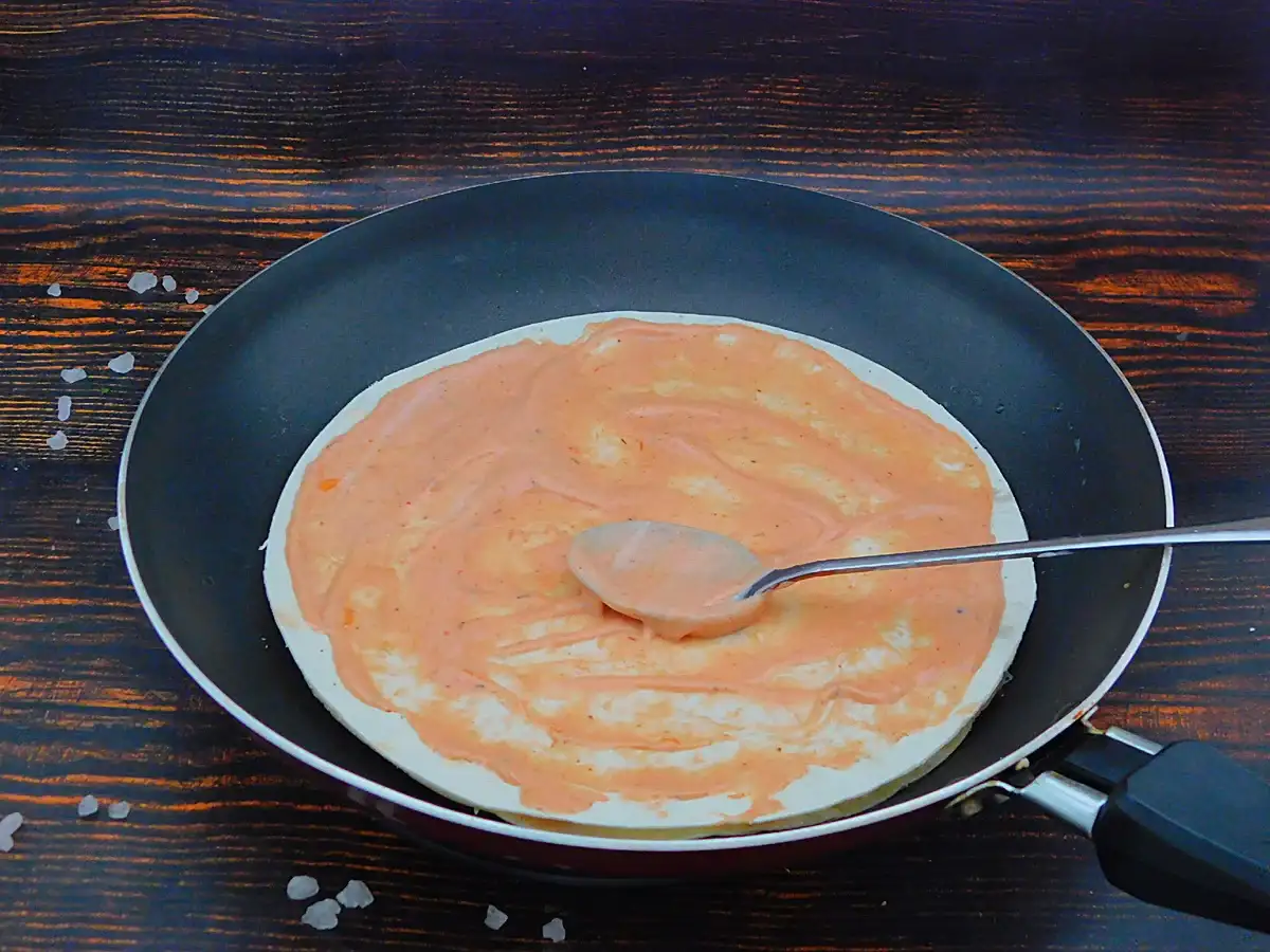 Швидкий та смачний пиріг-піца: простий рецепт