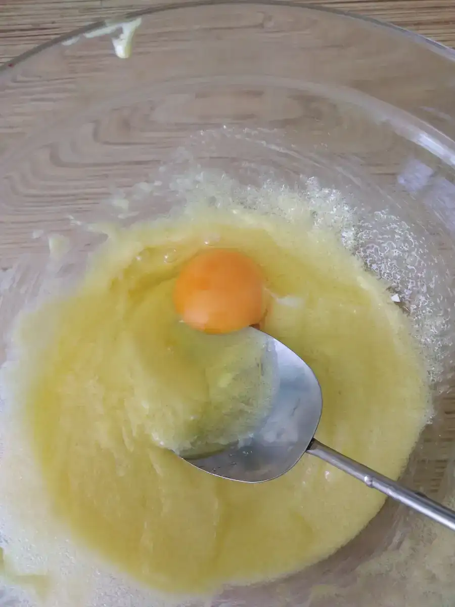 Простий та економний рецепт кексів: 2 види за 30 хвилин