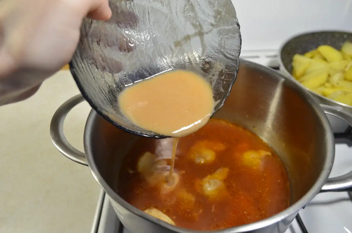 Рецепт рагу зі свинини як колись давали в їдальнях: неймовірно смачно і ситно