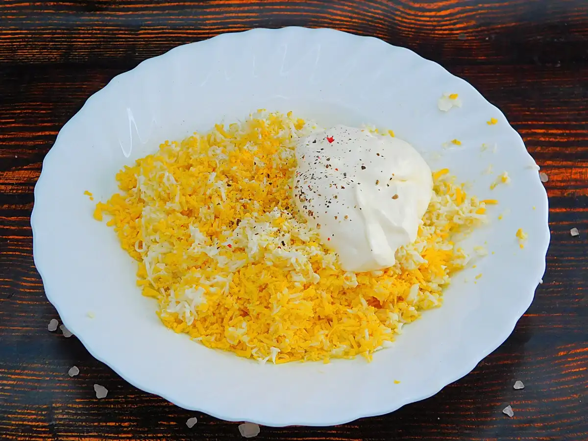 Святковий салат "Курочка ряба": смачний і красивий, як торт