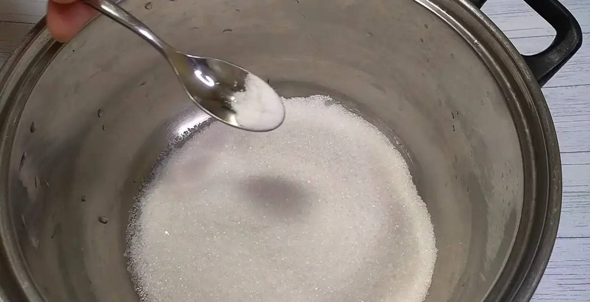 Варене згущене молоко в домашніх умовах: рецепт з 3 інгредієнтів