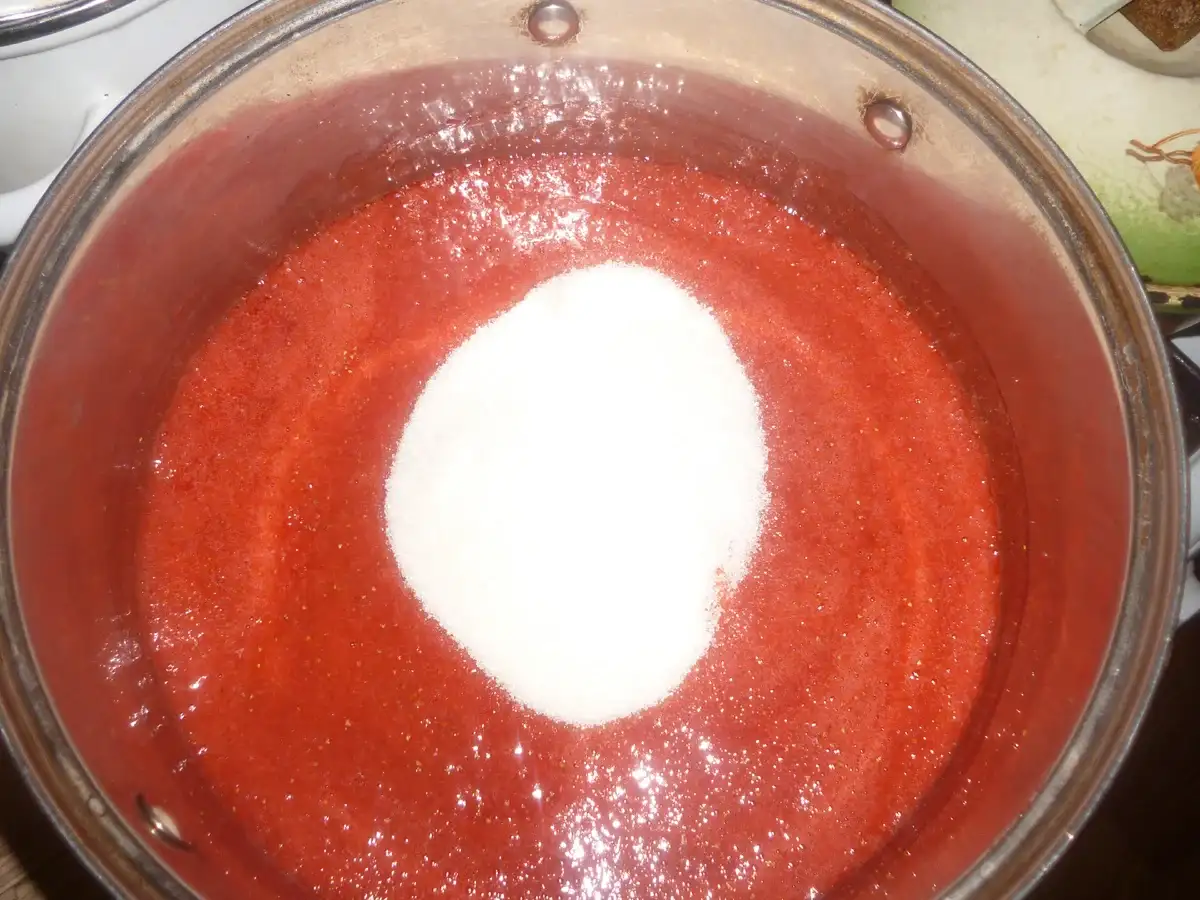 Полуниця у власному пюре на зиму: зварила варення новим способом