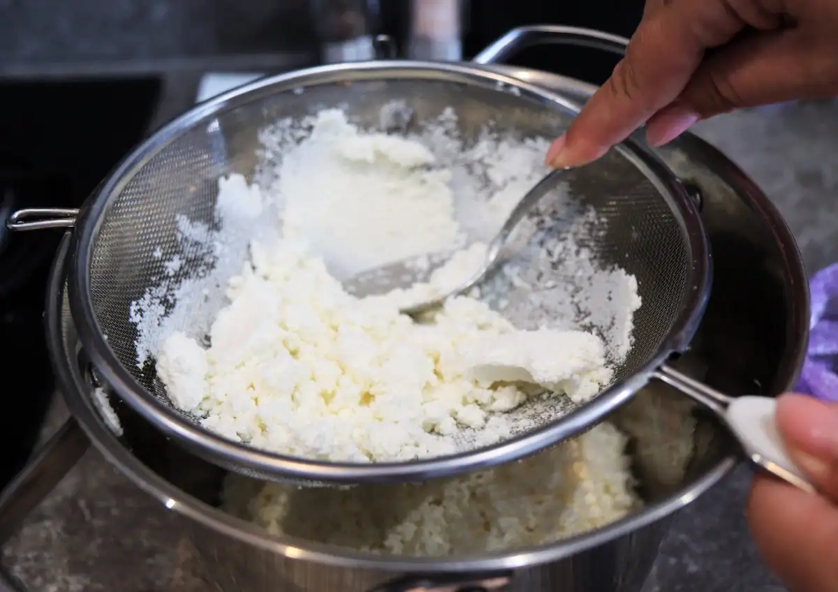 Домашній плавлений сир: смачніше і дешевше магазинного