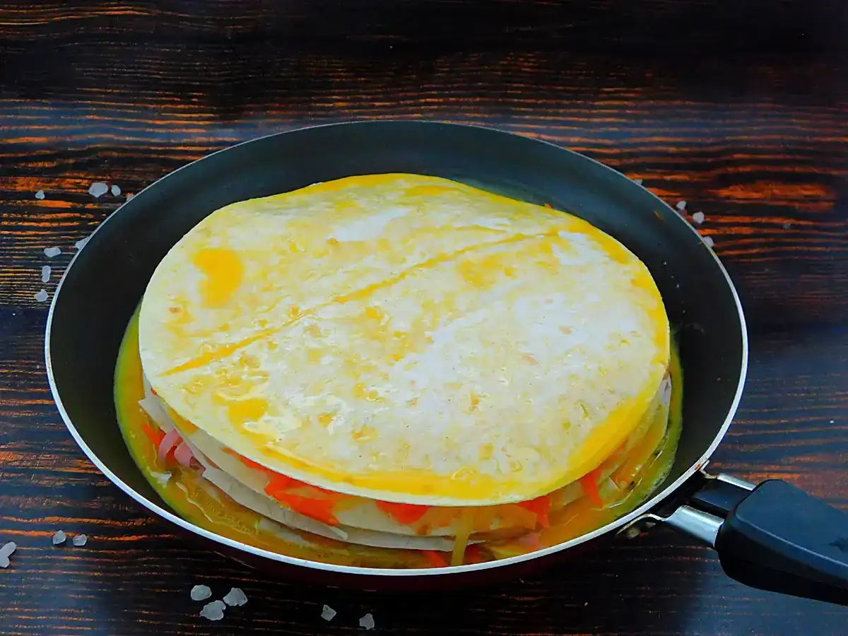 Швидкий та смачний пиріг-піца: простий рецепт