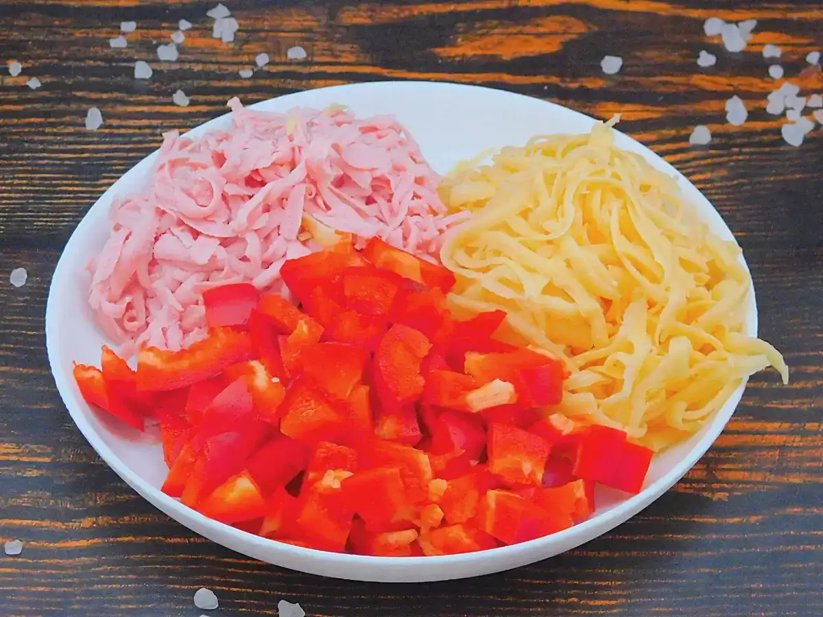 Швидкий та смачний пиріг-піца: простий рецепт