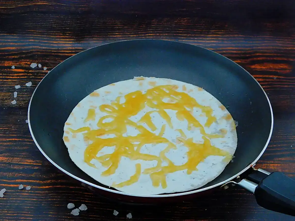 Швидкий та смачний пиріг-піца: простий рецепт