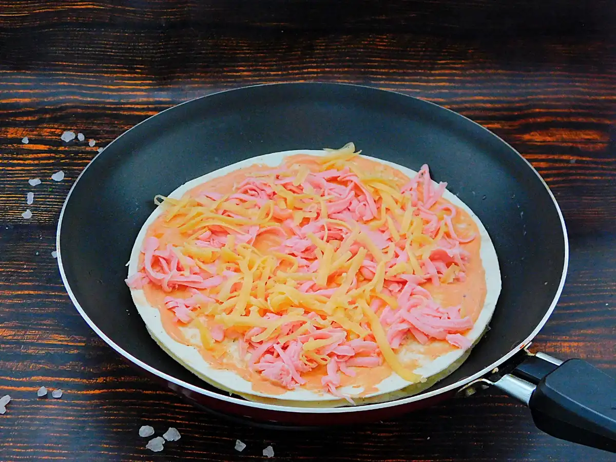 Швидкий та смачний пиріг-піца: простий рецепт