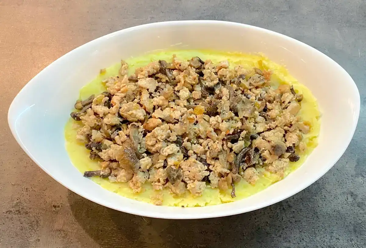 Картопляна запіканка з фаршем та грибами: улюблена страва у моїй сім'ї