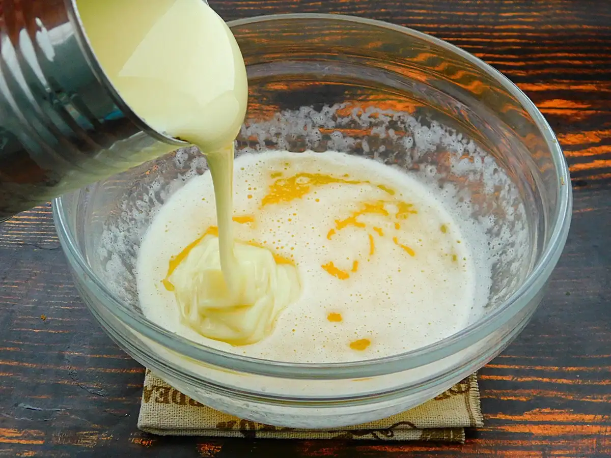 Торт швидкого приготування на згущеному молоці - дуже смачно