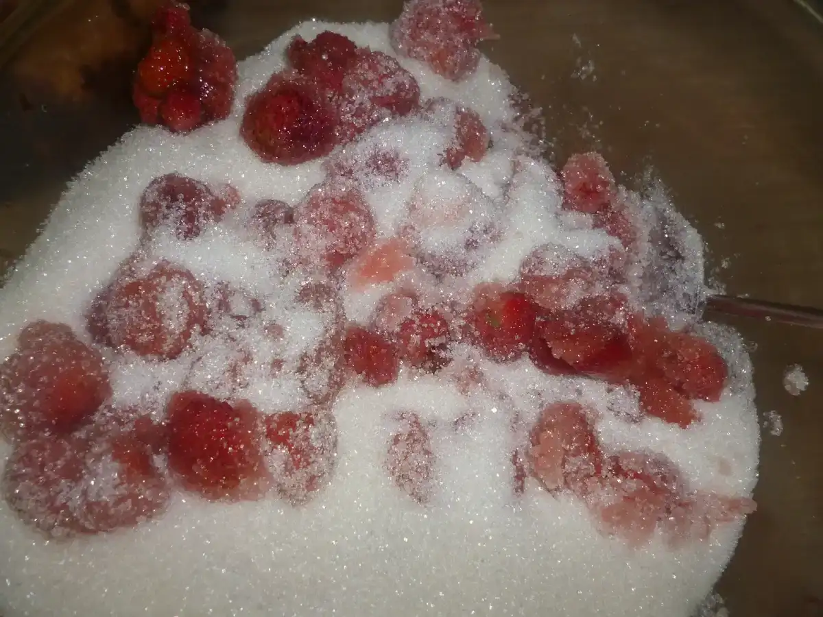 Полуниця у власному пюре на зиму: зварила варення новим способом