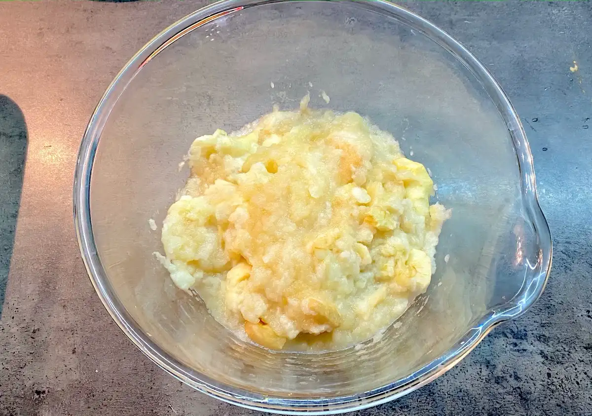 Смачний десерт із збитих яблук: без вершків чи яєць