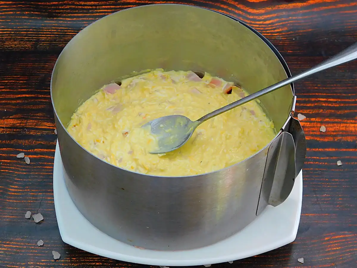 Святковий салат "Курочка ряба": смачний і красивий, як торт