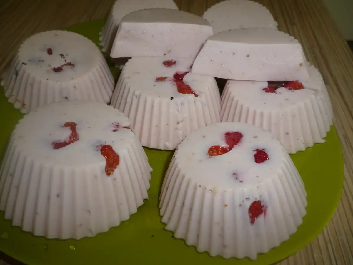 Чарівний десерт "Сирно-ягідні зефірки": готуються до непристойності просто