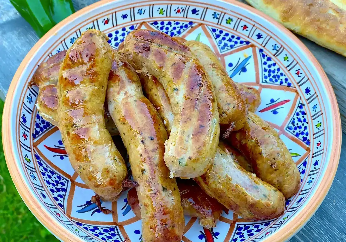 Домашні ковбаски для грилю: виходять неймовірно смачні і соковиті