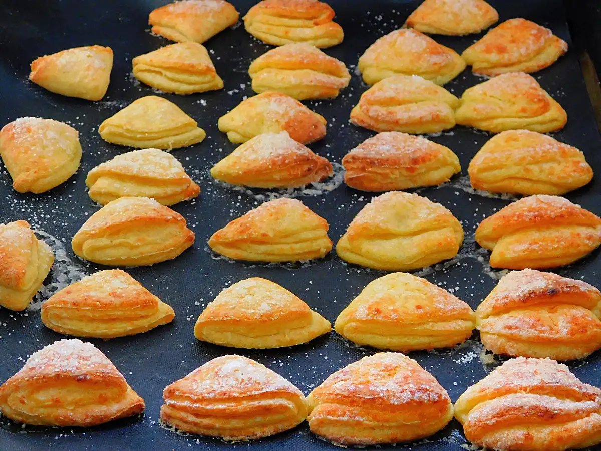 Сирне печиво "Гусячі лапки": м'яке всередині, з хрумкою солодкою скоринкою