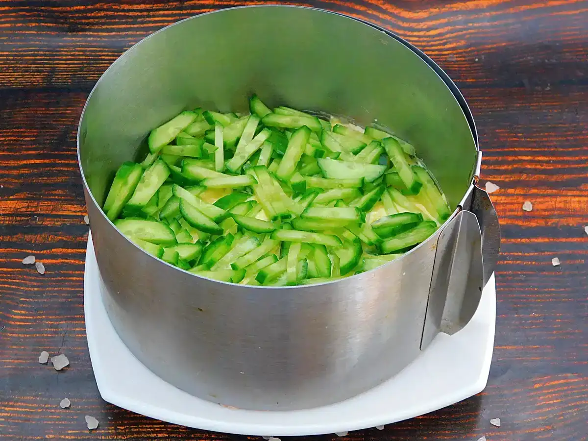 Святковий салат "Курочка ряба": смачний і красивий, як торт