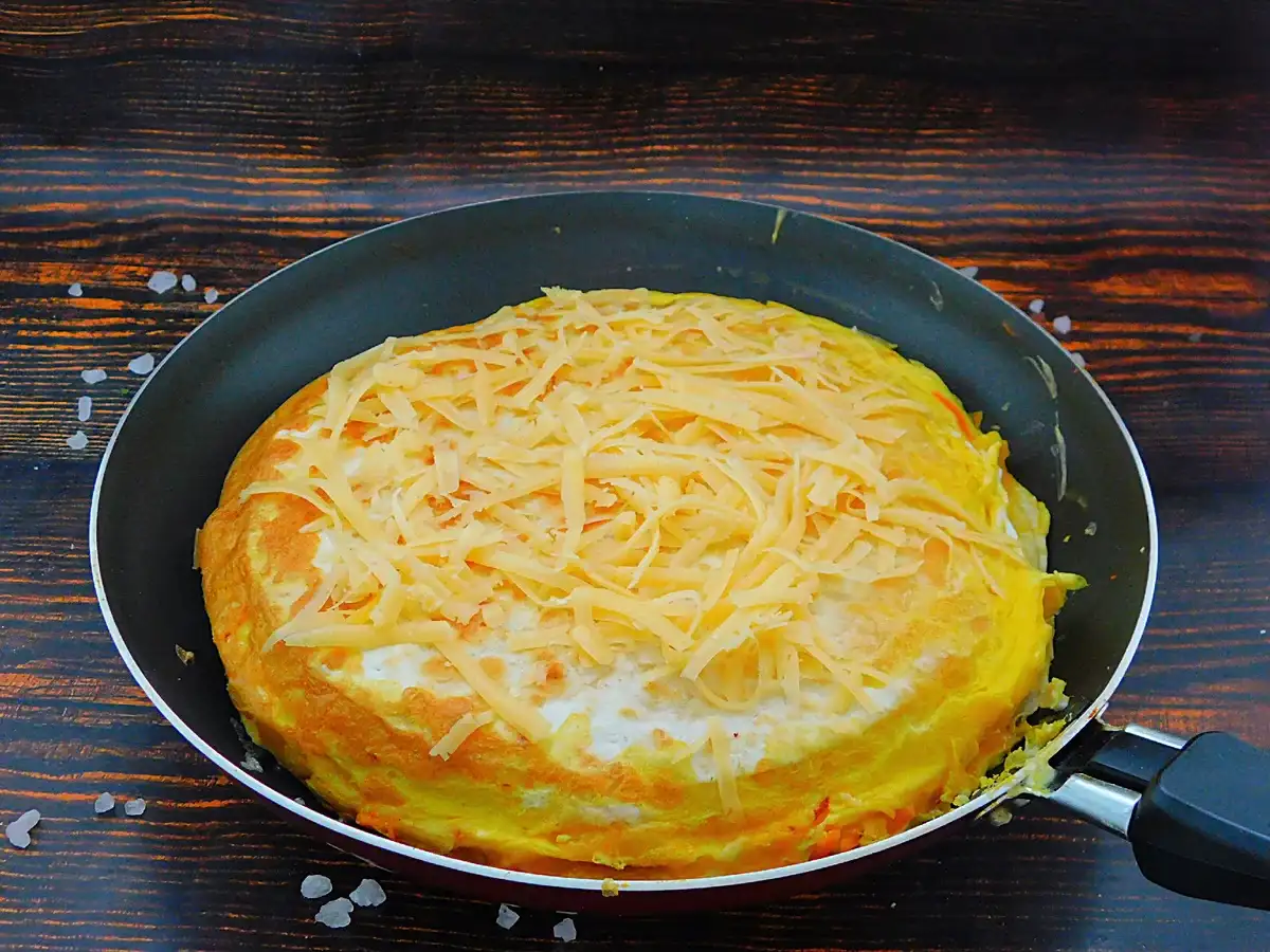 Швидкий та смачний пиріг-піца: простий рецепт