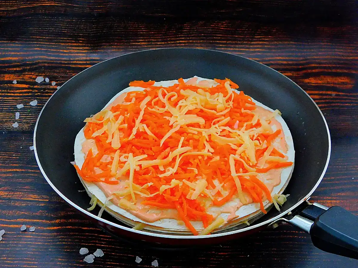 Швидкий та смачний пиріг-піца: простий рецепт