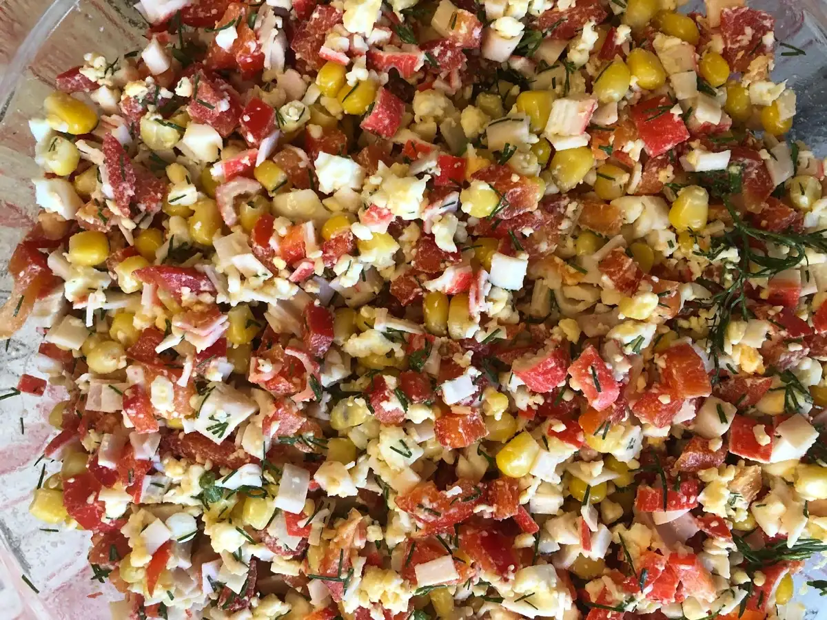 Крабовий салат готую не як всі: такого ви ще не куштували