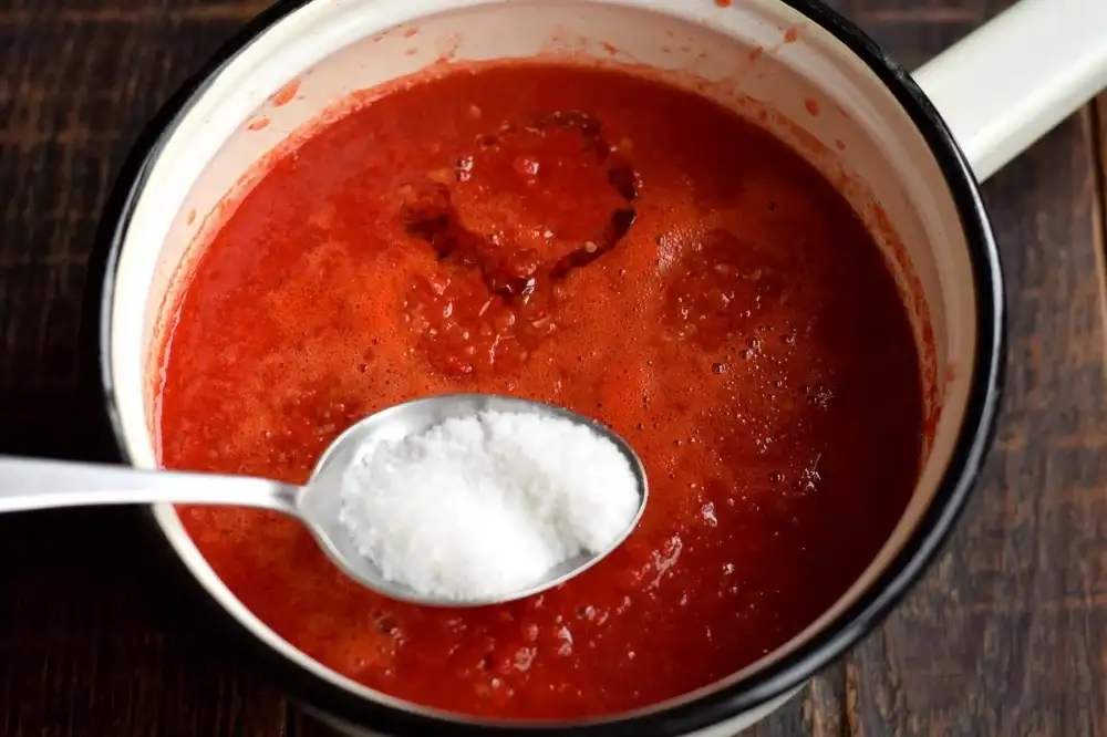 Аджика "Кобра" на зиму: вдалий рецепт гостренької, з насиченим кольором та смаком аджики