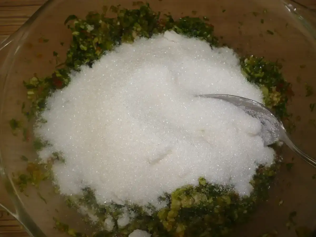 Помідори по-корейськи: можна їсти відразу, а можна заготовити на зиму