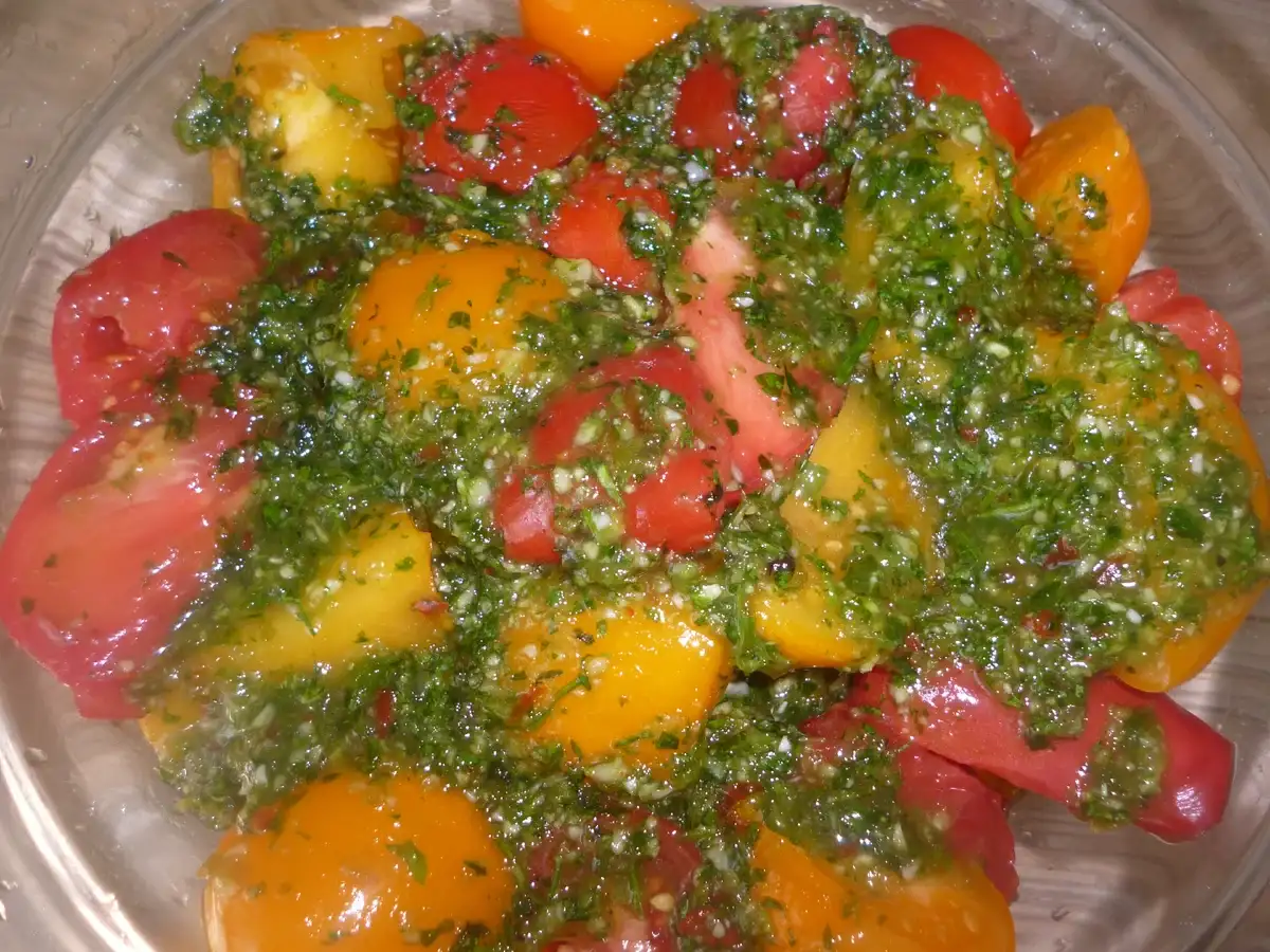 Помідори по-корейськи: можна їсти відразу, а можна заготовити на зиму