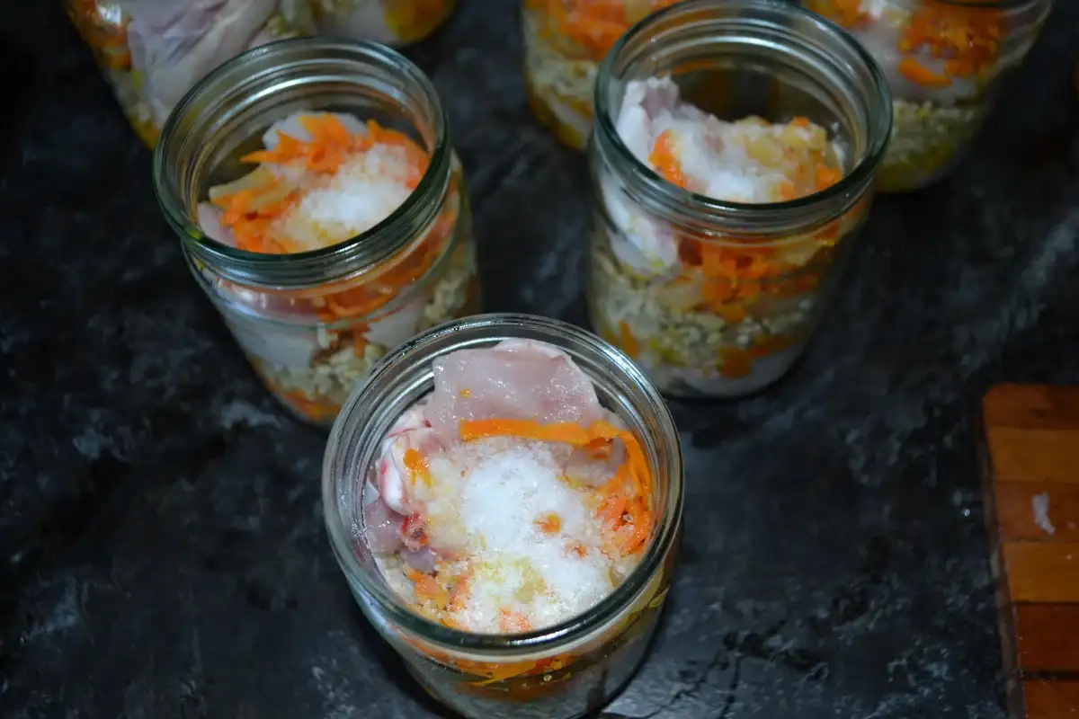 Домашня консервована каша з м'ясом "Баночки-виручалочки" на зиму