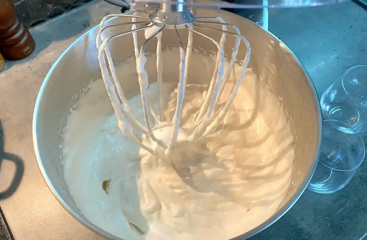 Смачний десерт із збитих яблук: без вершків чи яєць