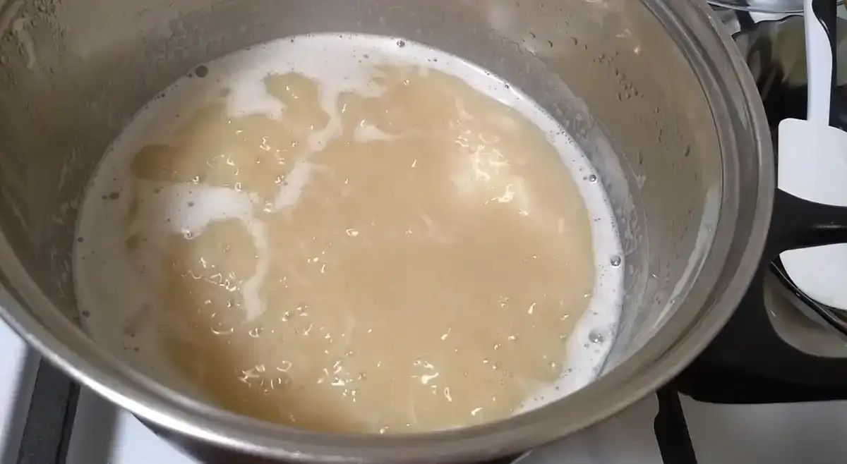 Варене згущене молоко в домашніх умовах: рецепт з 3 інгредієнтів