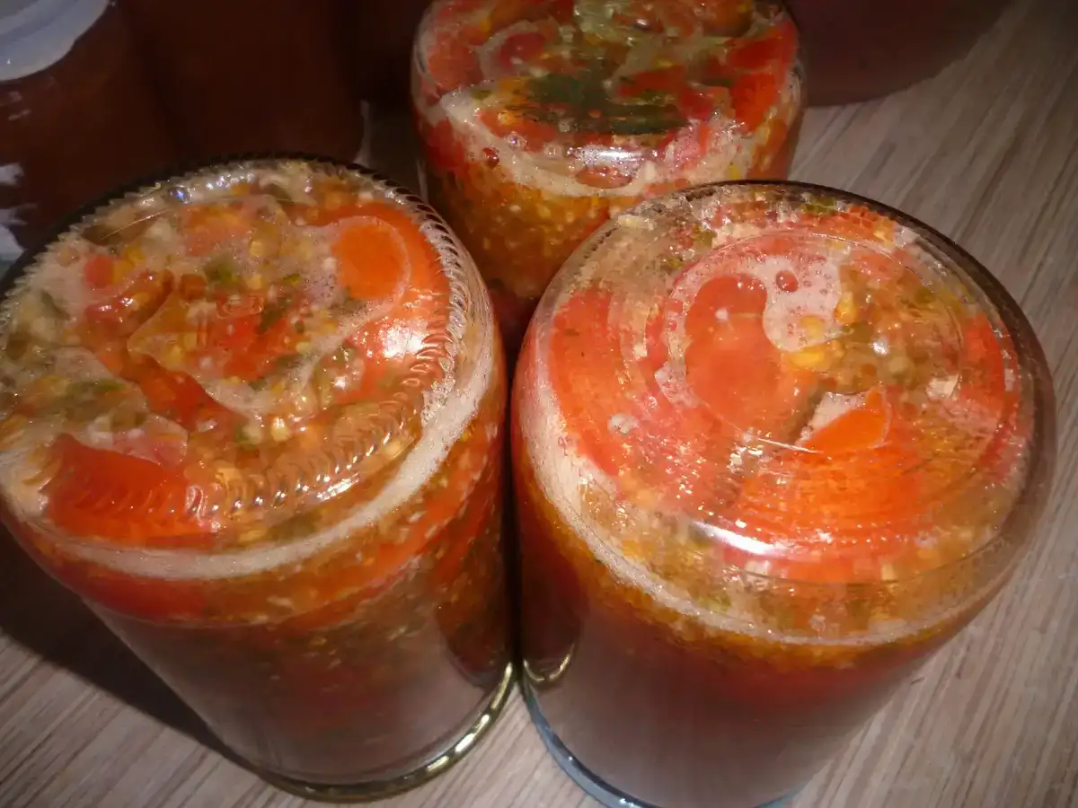 Помідори по-корейськи: можна їсти відразу, а можна заготовити на зиму