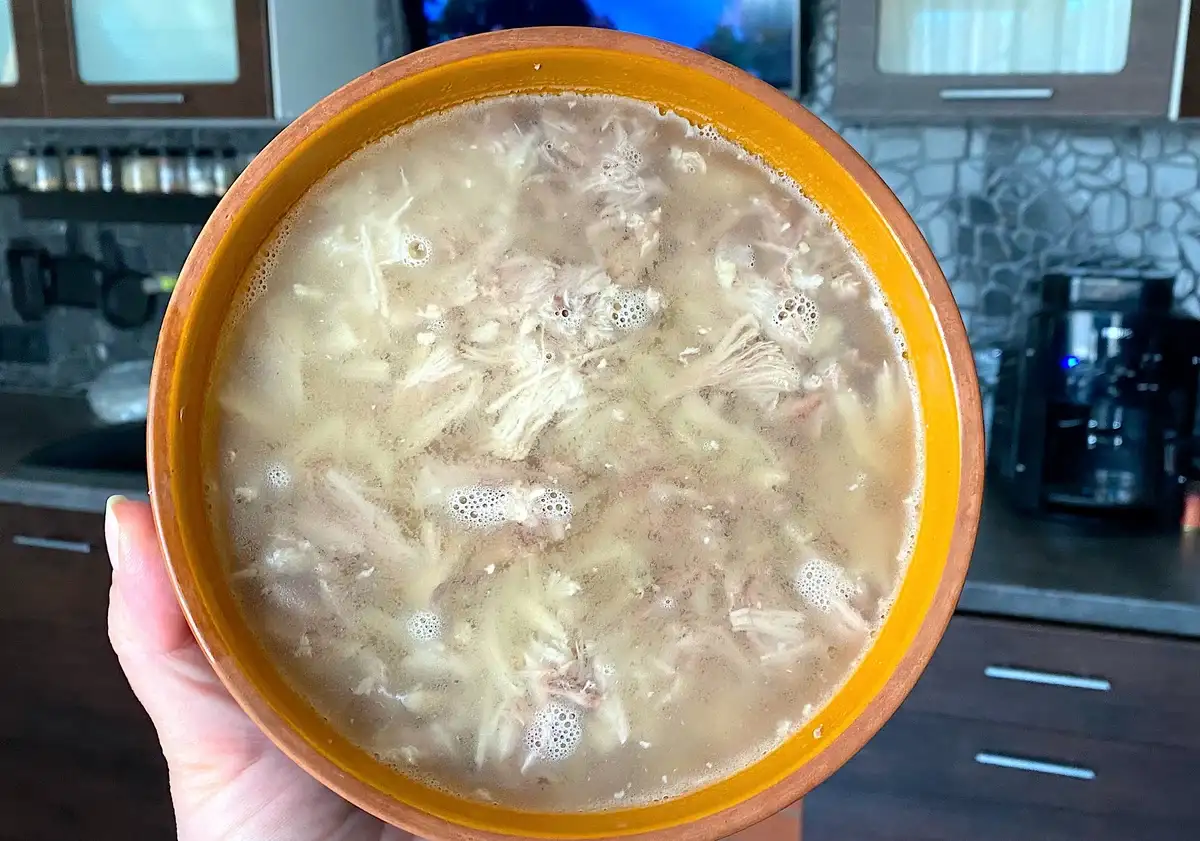 Холодець з домашньої курки та свинячих ніжок