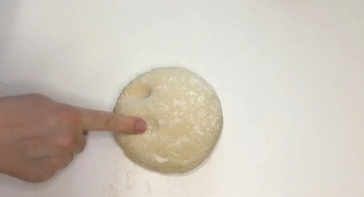 Ніжні, м'які КОРЖИКИ на сметані без яєць, масла і олії: простий рецепт моєї бабусі