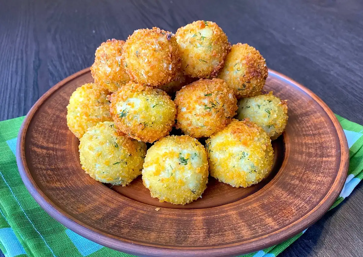 Апетитні кульки з товченої картоплі: просто і смачно