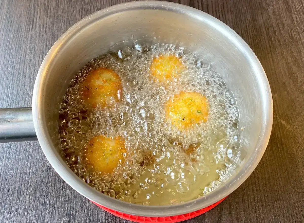 Апетитні кульки з товченої картоплі: просто і смачно