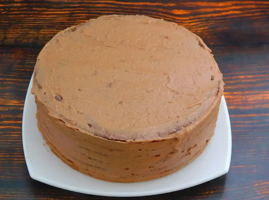 Смачний шоколадний торт на сковороді з кремом "Морозиво"