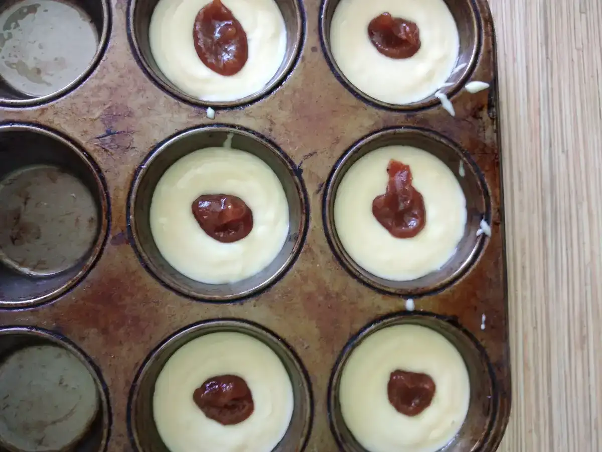 Простий та економний рецепт кексів: 2 види за 30 хвилин