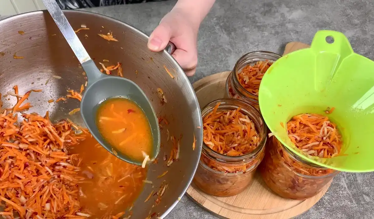 Салат з редьки і моркви по-корейськи: смачний рецепт на зиму