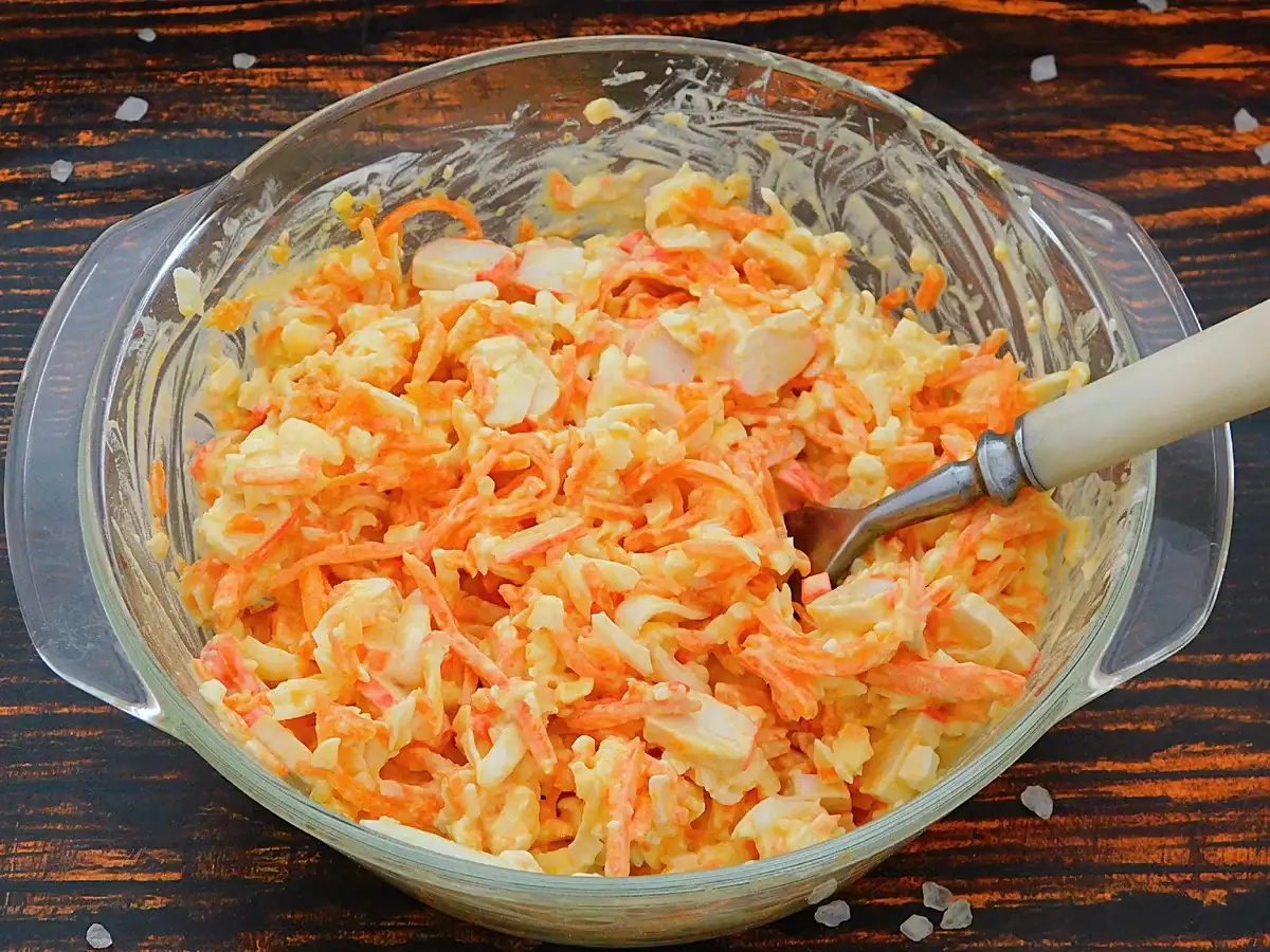 Смачний і простий салат із моркви: рецепт, який вже давно став улюбленим