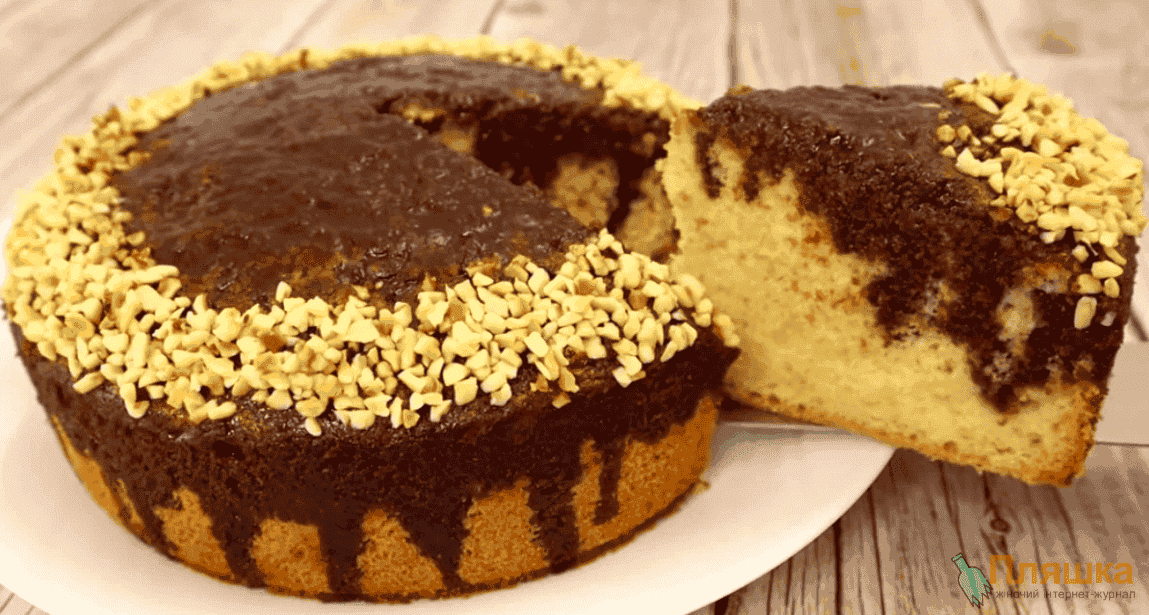 Фантастичний пиріг з шоколадним просоченням: смачний рецепт і зовсім не дорогий (замість торта)