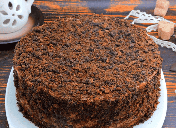 Смачний шоколадний торт на сковороді з кремом "Морозиво"