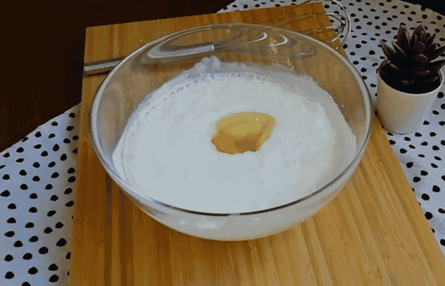 Пишні оладки на кефірі, як пух без дріжджів: секрет приготування моєї бабусі