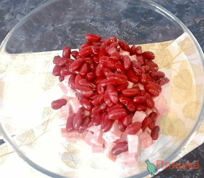 Салат "Баварський": всі із задоволенням підкладають собі у тарілки (готую за кілька хвилин)