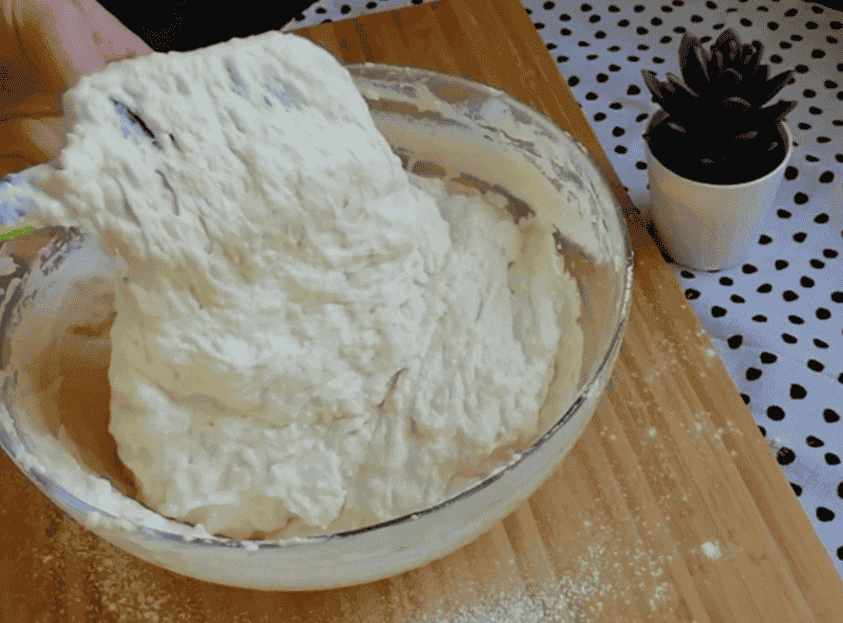 Пишні оладки на кефірі, як пух без дріжджів: секрет приготування моєї бабусі