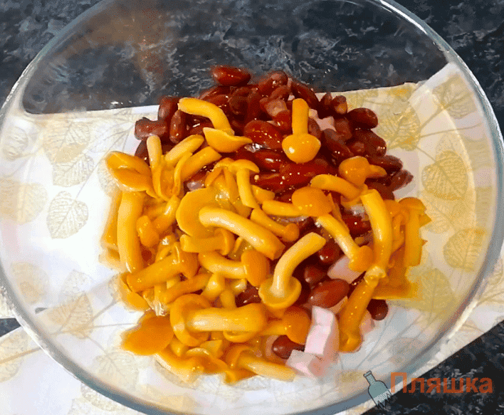 Салат "Баварський": всі із задоволенням підкладають собі у тарілки (готую за кілька хвилин)