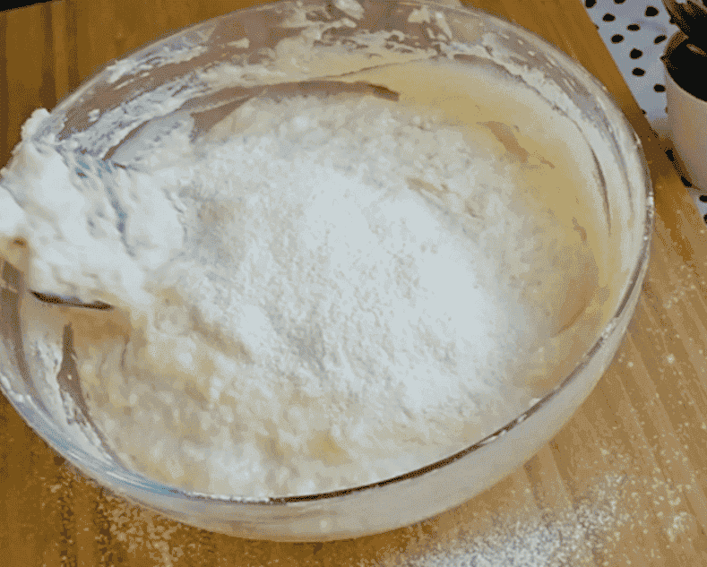 Пишні оладки на кефірі, як пух без дріжджів: секрет приготування моєї бабусі