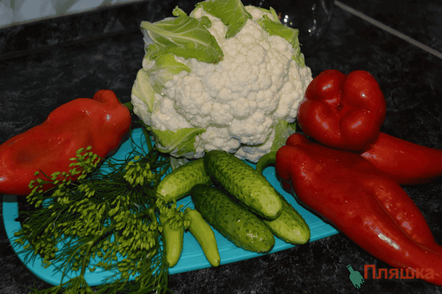 Мариноване овочеве асорті на зиму: рецепт з приправою для консервацій